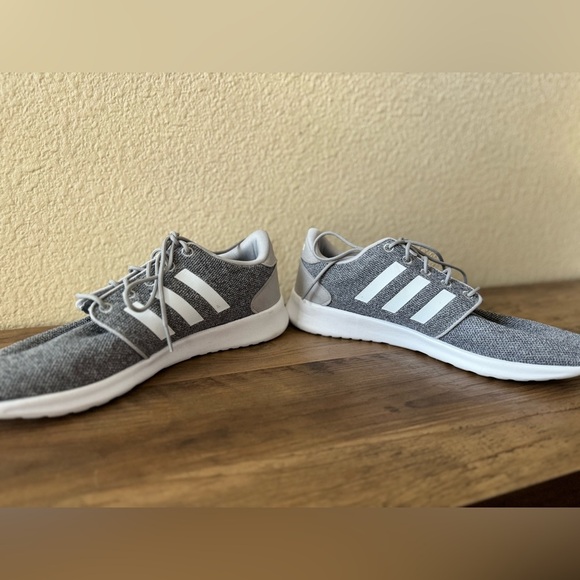 NEW | Adidas | Women’s Grey & White Cloudfoam Tennis Shoes - Size 10 - Picture 3 of 4